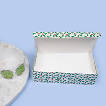 1 Pound Folding One-Piece Boxes, Holly & Berries